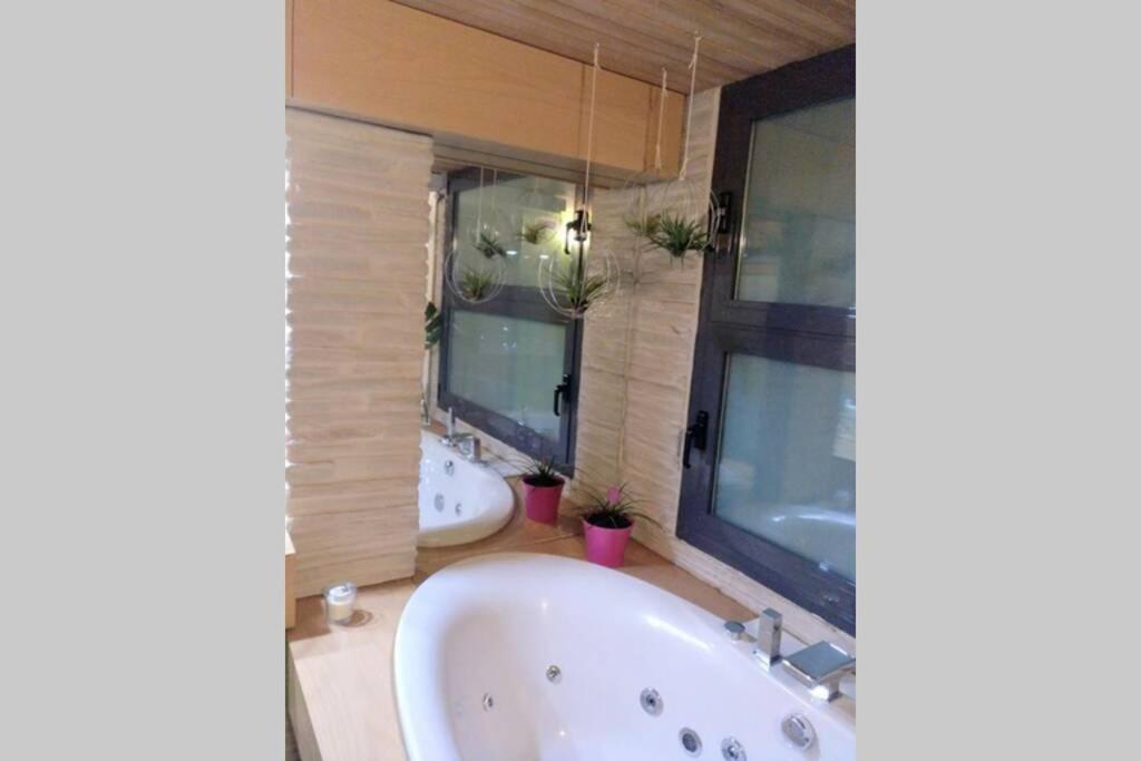 Cozy Designer Apart / Acogedor Apartamento De Diseno ● Wifi - Jacuzzi - A/C Steamsauna Appartement Madrid Buitenkant foto