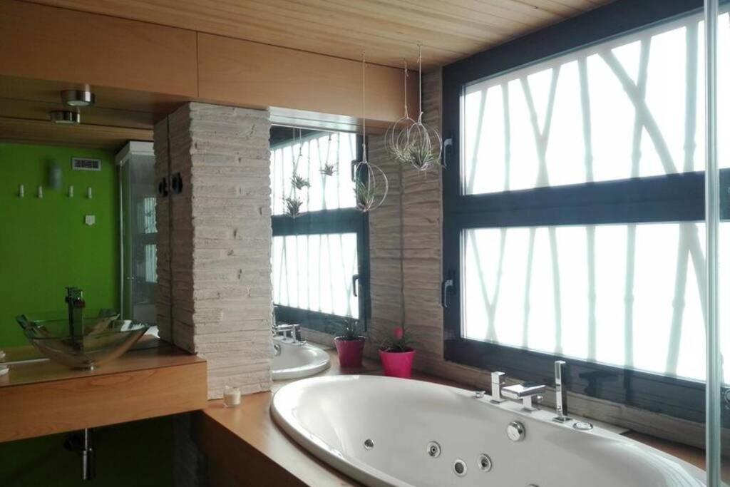 Cozy Designer Apart / Acogedor Apartamento De Diseno ● Wifi - Jacuzzi - A/C Steamsauna Appartement Madrid Buitenkant foto